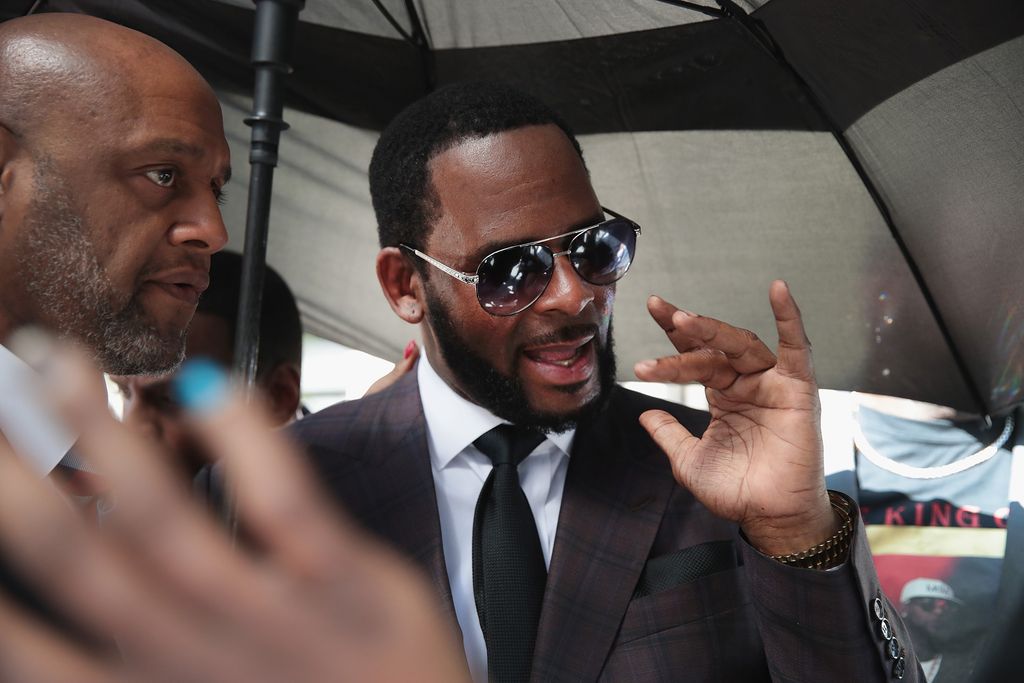 CHICAGO, ILLINOIS - JUNE 26: R&B singer R. Kelly (R) leaves the Leighton Criminal Courts Building following a hearing on June 26, 2019 in Chicago, Illinois. Prosecutors turned over to Kelly's defense team a DVD that alleges to show Kelly having sex with an underage girl in the 1990s. Kelly has been charged with multiple sex crimes involving four women, three of whom were underage at the time of the alleged encounters.  (Photo by Scott Olson/Getty Images)