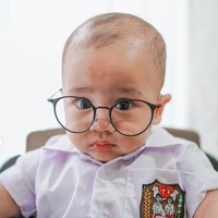 Rayyanza Malik Ahmad lahir pada 26 November 2021. Walaupun saat ini ia masih berusia 7 bulan namun anak kedua Raffi Ahmad dan Nagita Slavina itu sudah memiliki banyak penggemar loh.. Foto: Instagram/@raffinagita1717