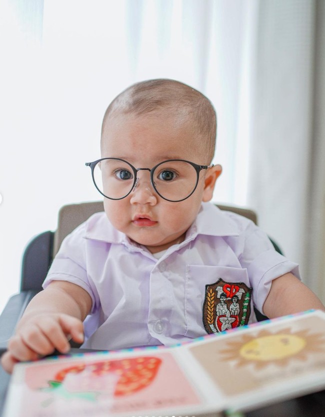 Kalau muridnya seperti ini kan jadi nggak tega deh kalau mau marahin juga. Gemas banget! Foto: Instagram/@raffinagita1717