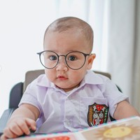 Kalau muridnya seperti ini kan jadi nggak tega deh kalau mau marahin juga. Gemas banget! Foto: Instagram/@raffinagita1717