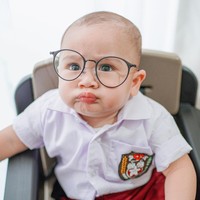 Dengan pipi tembam dan ekspresi manyun seperti ini wajah Rayyanza terlihat lucu dan imut. Tak heran jika netizen tak pernah bosan melihat penampilan dan tingkah Rayyanza. Foto: Instagram/@raffinagita1717