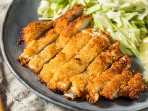 Praktis! Ini Tips Membuat Chicken Katsu yang Gurih Renyah