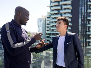 Foto Lukaku dan Bos Inter: Salaman, Diskusi, Selfie
