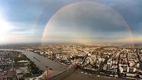 Pelangi ganda yang terlihat di langit Shanghai, China, memanjakan mata siapa saja yang melihatnya. Chen Hui/VCG via Getty Images.  