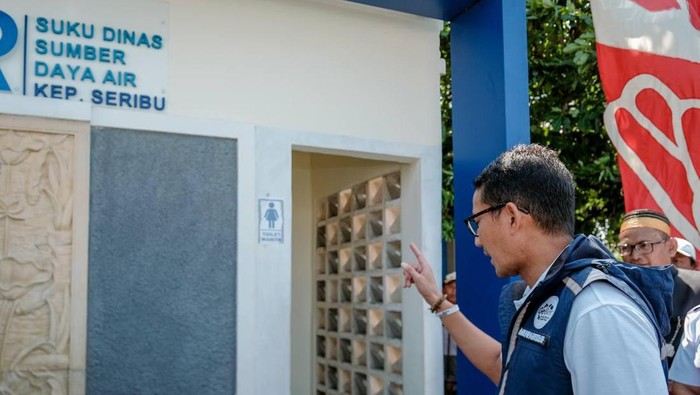 Toilet di Pulau Kelapa, Kepulauan Seribu, Jakarta