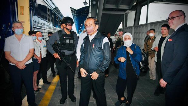 Dari Stasiun Przemysl Glowny, Presiden dan rombongan akan langsung menuju Bandar Udara Internasional Rzeszow-Jasionka, Polandia untuk kemudian melanjutkan lawatannya ke Moskow, Rusia.