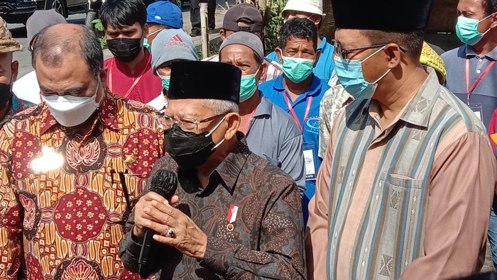 Wakil Presiden RI Prof. Dr. K. H. Maruf Amin mengunjungi Kelompok Tani Reyan Baru Lingkungan Reyan Gerung, Lombok Barat, NTB, pada Kamis (30/6/2022) siang