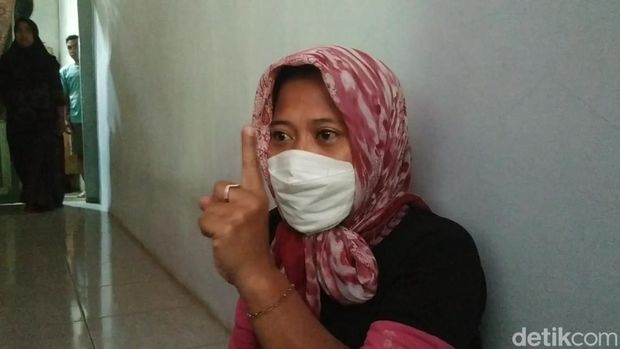 Wiwin, istri bos rongsokan korban penembakan sidoarjo Sabar.