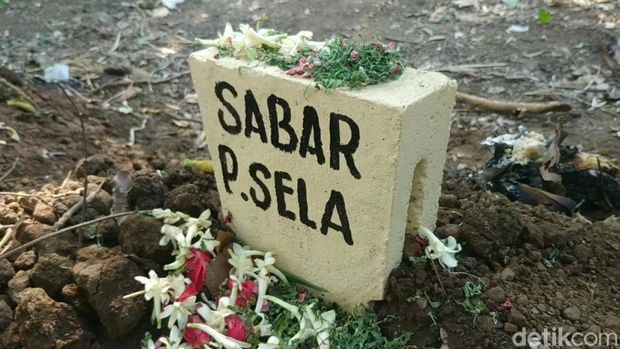 Wiwin, istri bos rongsokan korban penembakan sidoarjo Sabar.