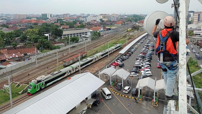 Seiring semakin banyak yang menggunakan Kereta Rel Listrik (KRL) rute Yogyakarta-Solo, XL Axiata memperkuat kualitas jaringan telekomunikasi dan data di sepanjang dilalui moda transportasi tersebut.