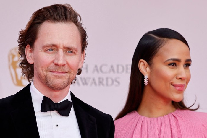 British actor Tom Hiddleston (L) and British actress Zawe Ashton pose on the red carpet upon arrival at the BAFTA British Academy Film Awards at the Royal Albert Hall, in London, on March 13, 2022. (Photo by Tolga Akmen / AFP) (Photo by TOLGA AKMEN/AFP via Getty Images)