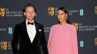 Tom Hiddleston dan Zawe Ashton selalu terlihat bersama di karpet merah. (Foto: WireImage/Joseph Okpako)