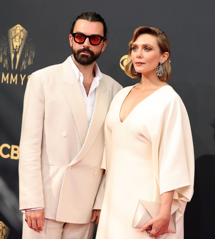 LOS ANGELES, CALIFORNIA - SEPTEMBER 19: (L-R) Robbie Arnett and Elizabeth Olsen attend the 73rd Primetime Emmy Awards at L.A. LIVE on September 19, 2021 in Los Angeles, California. (Photo by Rich Fury/Getty Images)