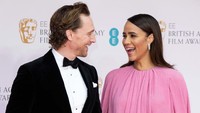 Tom Hiddleston dan Zawe Ashton pertama kali bertemu dalam sebuah produksi teater berjudul Betrayal di tahun 2019. (Foto: Jeff Spicer/Getty Images/Jeff Spicer)