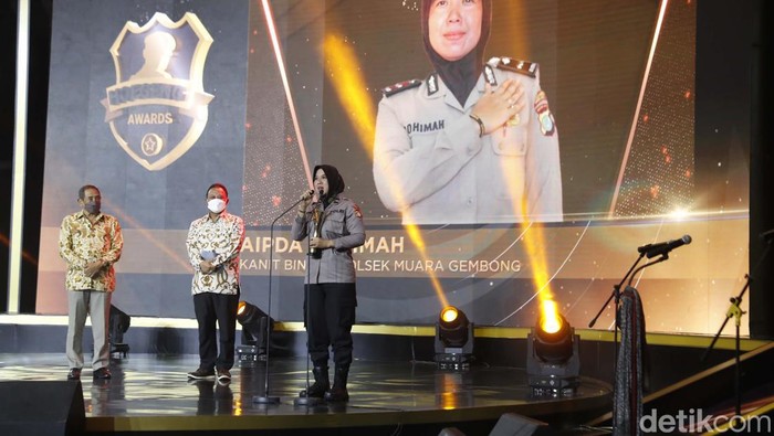 Penerima Hoegeng Awards 2022 telah diumumkan. Aipda Rohimah dianugerahi Hoegeng Awards 2022 kategori Polisi Berdedikasi.
