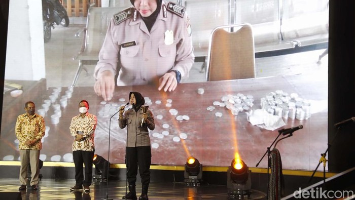 Aipda Rohimah, Terima Hoegeng Awards 2022 Kategori Polisi Berdedikasi Penerima Hoegeng Awards 2022 telah diumumkan. Aipda Rohimah dianugerahi Hoegeng Awards 2022 kategori Polisi Berdedikasi.