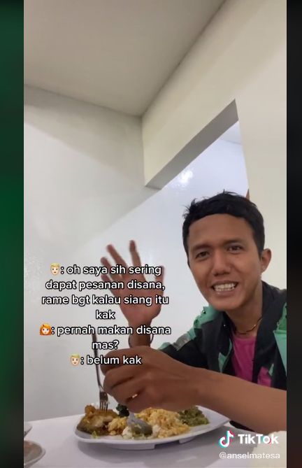 Ajak driver ojol makan bareng di restoran Padang