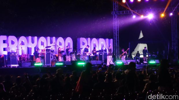 Andien di panggung Prambanan Jazz Festival, Jumat (1/7/2022).