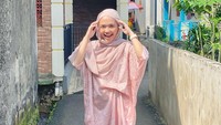Lewat unggahan Instagram-nya, Anggita Oktaviani mengaku bahagia bisa kenal dan berhubungan dengan Maell Lee. (Foto: dok. Instagram @anggitaoktavv) 