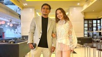 Anggita Oktaviani sesumbar kini tidak lagi sendirian kalau pergi ke kondangan. (Foto: dok. Instagram @anggitaoktavv) 
