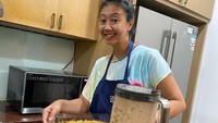 Selain donat kentang, Asri Welas juga pernah membuatkan keluarganya macaroni panggang untuk menu makan bersama di rumahnya.  Foto: Instagram @Asri_welas
