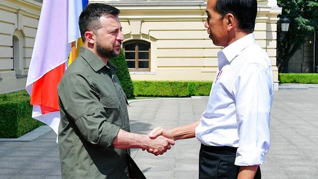 In this photo released by Indonesian Presidential Palace, Indonesian President Joko Widodo, right, shakes hands with his Ukrainian counterpart Volodymyr Zelensky during their meeting in Kyiv, Ukraine on Wednesday, June 29, 2022. Widodo, whose country holds the rotating presidency of the Group of 20 leading rich and developing nations, is currently on a tour to Ukraine and Russia for meetings with the leaders of the two warring nations following a visit to Germany to attend the Group of Seven summit. (Laily Rachev, Indonesian Presidential Palace via AP)