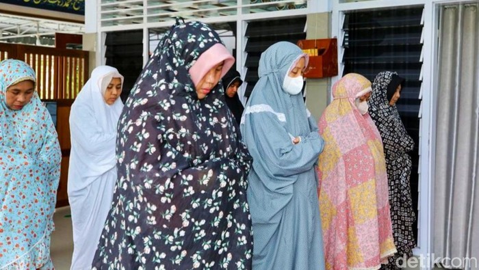 bupati ipuk salat gaib