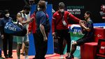 Cedera, Vito Keluar Axiata Arena dengan Kursi Roda