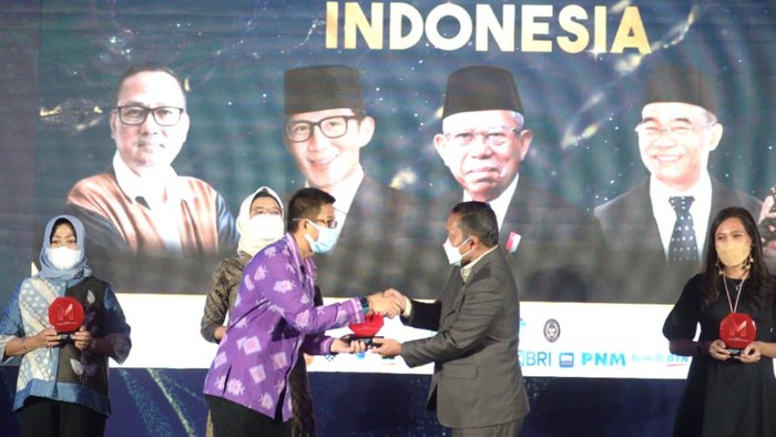Digital Banking BTN Raih Penghargaan Bergengsi Head of Digital Channel Division Bank BTN Tan Jacky Chen, mewakili Direktur IT dan Digital Bank BTN Andi Nirwoto, menerima penghargaan dalam gelaran Merdeka Awards 2022, di Jakarta. Dalam ajang tersebut Bank BTN meraih penghargaan Kategori Program Inovatif Untuk Negeri berkat aplikasi yang dikembangkan perseroan seperti BTN Properti for Developer, BTN Properti Mobile version, Digital Mortgage Ecosystem BTN dan Rumah Murah BTN.