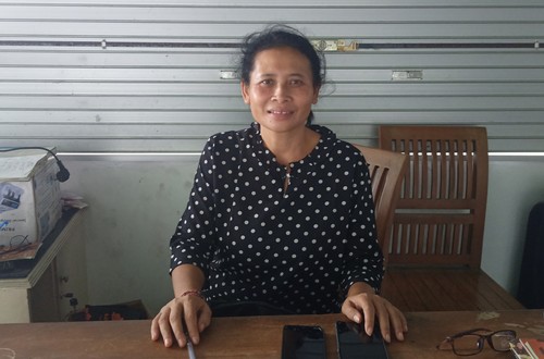 Ni Nengah Merta yang merupakan distributor kedelai di Kabupaten Karangasem saat ditemui di kelurahan Padangkerta, Kecamatan dan Kabupaten Karangasem, Jumat (1/7/2022)