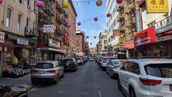 Mulberry Street, Little Italy, Manhattan, tahun 1900 dan sekarang. Dok. Boredpanda