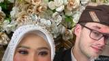 10 Foto Wanita Lombok Viral Dinikahi Bule, Sempat Dikira Kekasih Halu