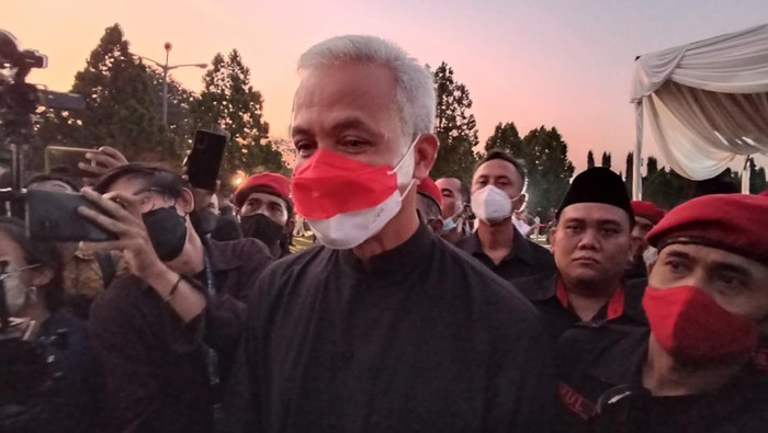 Menteri PAN-RB Tjahjo Kumolo meninggal dunia. Kaget mendengar kabar duka, Gubernur Jawa Tengah Ganjar Pranowo cerita momen terakhir bertemu Tjahjo Kumolo.
