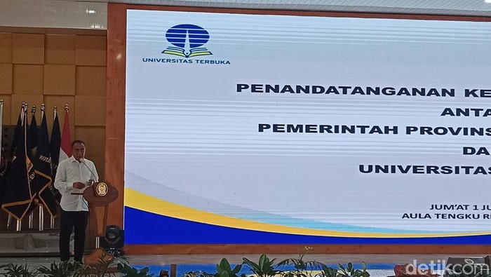 Gubsu Edy saat acara bersama UT di Medan