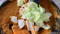 Bu Mar bersyukur tak pernah alami tantangan atau kejadian tak mengenakkan yang berarti. Ia bisa menyekolahkan anak hingga membeli rumah dari hasil berjualan gado-gado. 