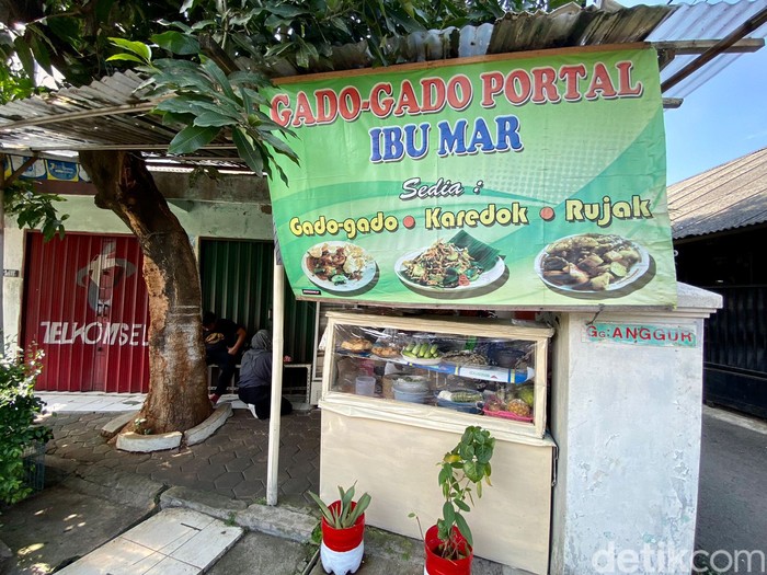 Gurih Mlekoh! Gado-gado Bu Mar yang Jadi Langganan Artis hingga Dokter Gurih Mlekoh! Gado-gado Bu Mar yang Jadi Langganan Artis hingga Dokter