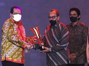 CT Berikan Penghargaan Polisi Teladan Sepanjang Masa Bagi Jenderal Hoegeng