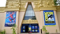 Perayaan ulang tahun Spider-Man dirayakan di ajang Museum San Diego Comic-Con yang bisa dilihat oleh publik sejak 30 Juni 2022. Foto: Getty Images/Jerod Harris