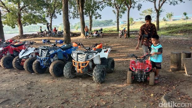 Ikon Baru Lamongan itu Bernama Taman Mahoni Kendalfornia Jika sedang berada di Lamongan, detikers bisa menjadikan salah satu tempat wisata ini sebagai salah satu pilihan, seperti apa ya?