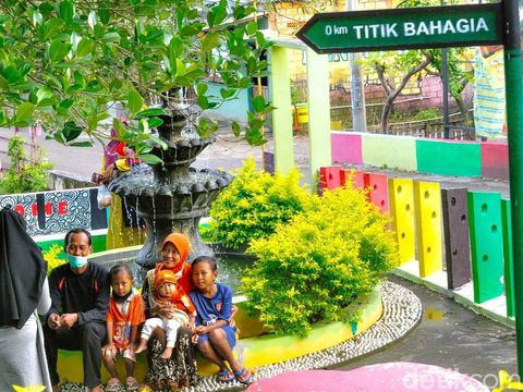 Ikon Baru Lamongan itu Bernama Taman Mahoni Kendalfornia Jika sedang berada di Lamongan, detikers bisa menjadikan salah satu tempat wisata ini sebagai salah satu pilihan, seperti apa ya?