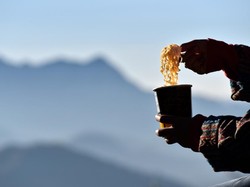 Pilih Lepas dari Pernikahan, Pria Ini Rela Makan Mie Instan Tiap Hari