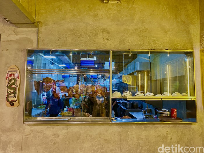Iron Fist Iron Fist di Blok M, restoran fusion Chinese-American yang patut dicoba.