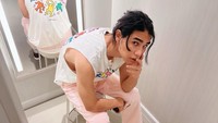 Pria berusia 27 tahun itu berakting di serial TV sejak tahun 2019 lewat produksi He She It. (Foto: dok. Instagram @jeffsatur)  