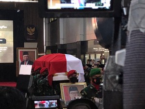 Maruf Amin-Anies Salatkan Jenazah Tjahjo Kumolo di Masjid KemenPAN