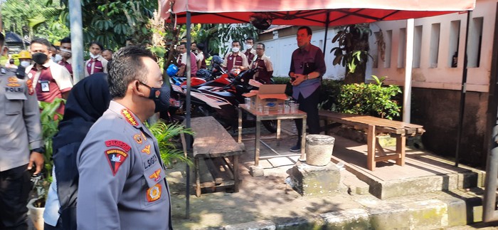 Kapolri melayat ke rumah duka Tjahjo Kumolo (Yogi-detikcom)