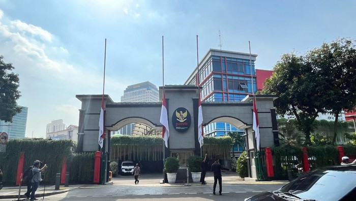 KemenPAN-RB pasang bendera setengah tiang (Hanafi/detikcom)