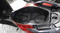 Sementara itu tipe CBS dipasarkan seharga Rp 36.000.000 (On The Road Jakarta), mendapat tiga pilihan warna, yakni Dynamic Black, Dynamic Red, dan Dynamic White.  