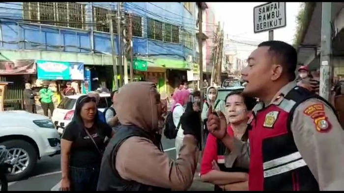 Mahasiswi  Tampar hingga Gigit Polisi Gegara Ditegur Lawan Arah
