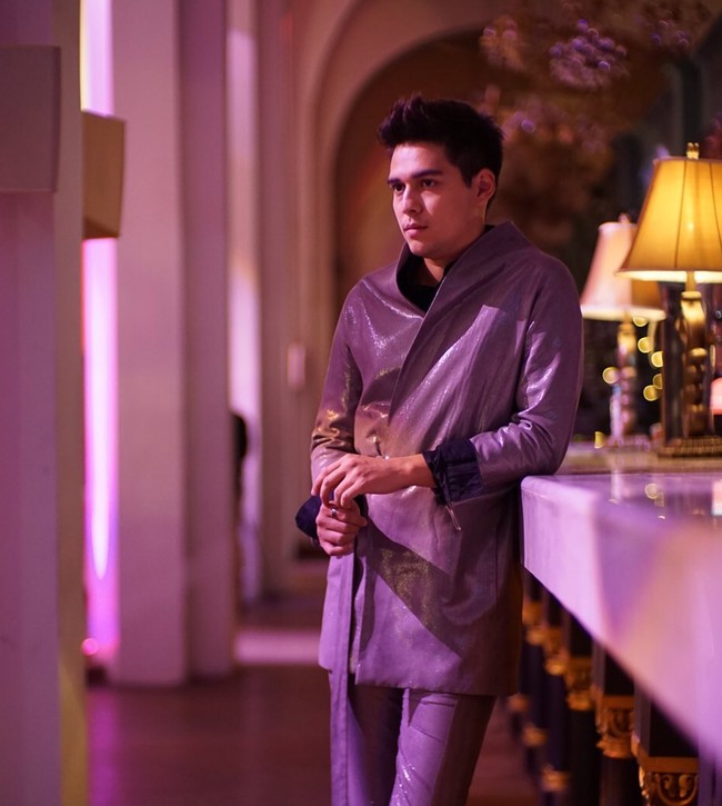 Maxime sendiri sudah mulai merintis kariernya di dunia akting sejak tahun 2010. Memiliki paras tampan dan penampilan yang memukau, tak heran jika Maxime dengan cepat berhasil mencuri atensi. Foto: Instagram/@bouttier_maxime