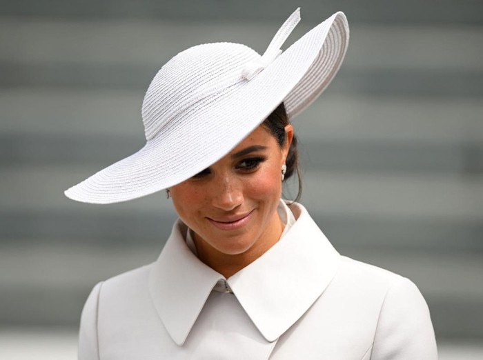 Meghan, Duchess of Sussex leaves after attending the National Service of Thanksgiving for The Queens reign at Saint Pauls Cathedral in London on June 3, 2022 as part of Queen Elizabeth IIs platinum jubilee celebrations. - Queen Elizabeth II kicked off the first of four days of celebrations marking her record-breaking 70 years on the throne, to cheering crowds of tens of thousands of people. But the 96-year-old sovereigns appearance at the Platinum Jubilee -- a milestone never previously reached by a British monarch -- took its toll, forcing her to pull out of a planned church service. (Photo by Daniel LEAL / POOL / AFP) (Photo by DANIEL LEAL/POOL/AFP via Getty Images)